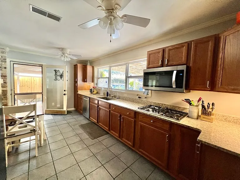 334 Plymouth Ave — Photo 24