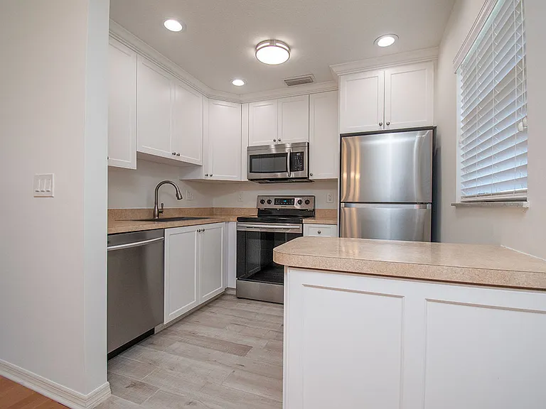 74 Royal Oak Ct #206 — Photo 9