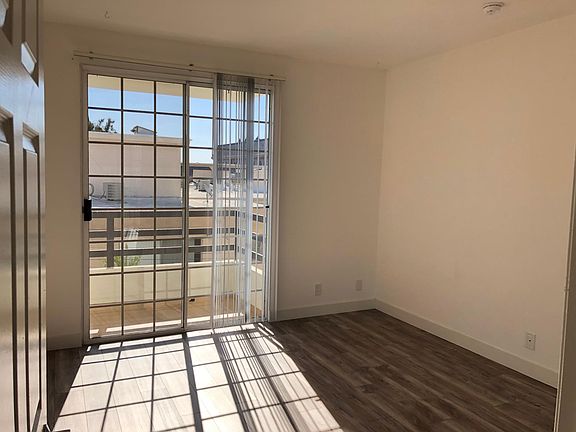 1 Bedroom ($2400) 3rd floor