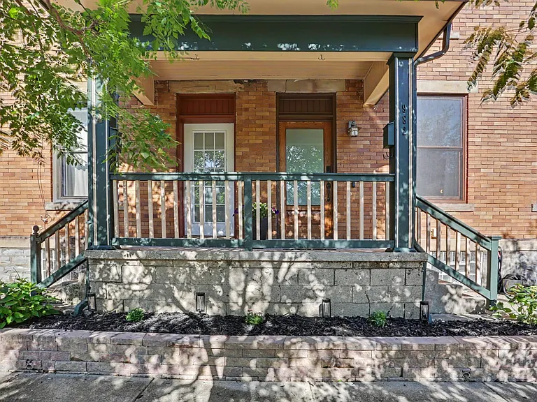 982 Highland St — Photo 2