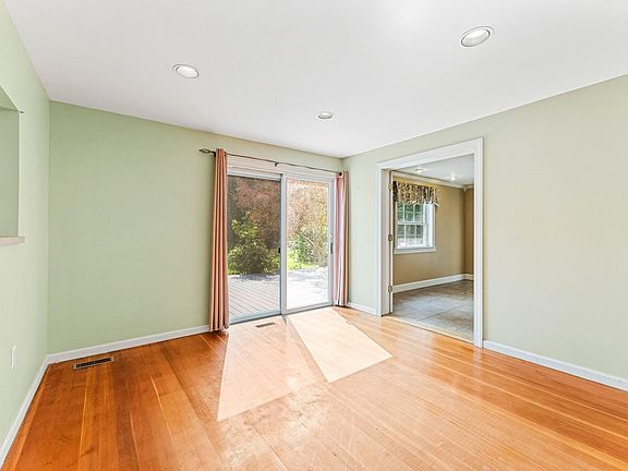 3rd image of 150 Easy St
