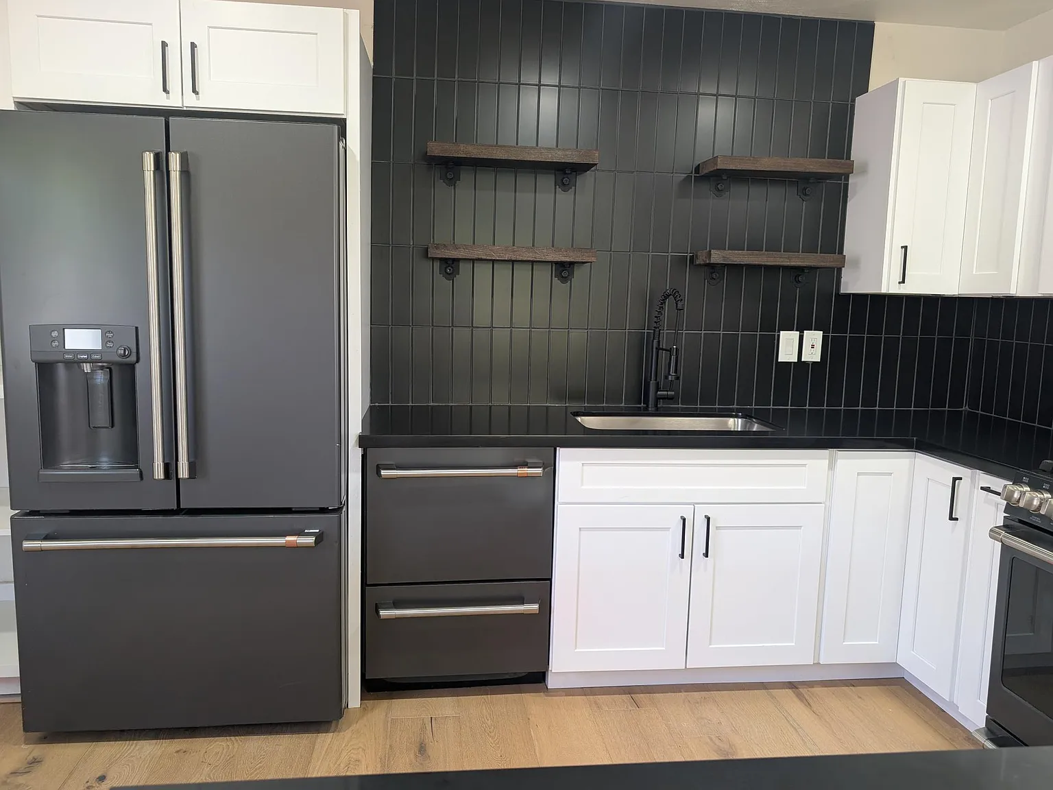 3 bed, 1416 sqft, $3,350 — Photo 4