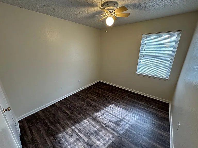 1302 S 23rd St — Photo 14