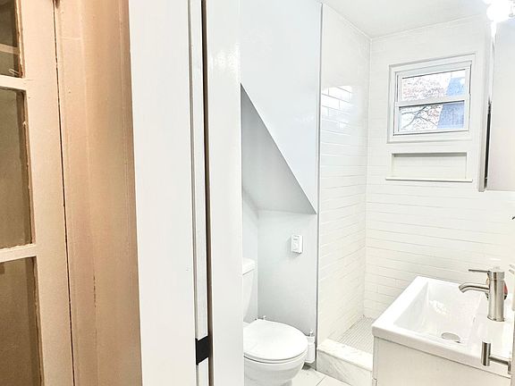 4th image of 75 Willowdale Ave Floor 3