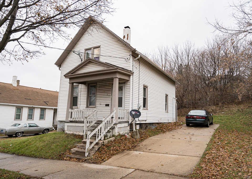 1st image of 104 W Hadley St