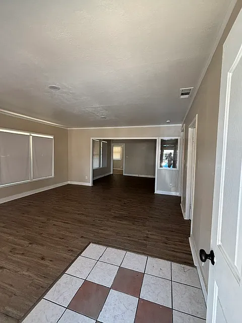 3 bed, 1283 sqft, $1,700 — Photo 2