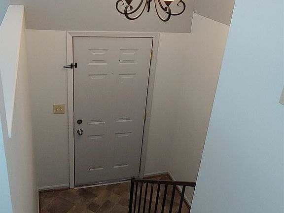 4th image of 19 Hance Ave