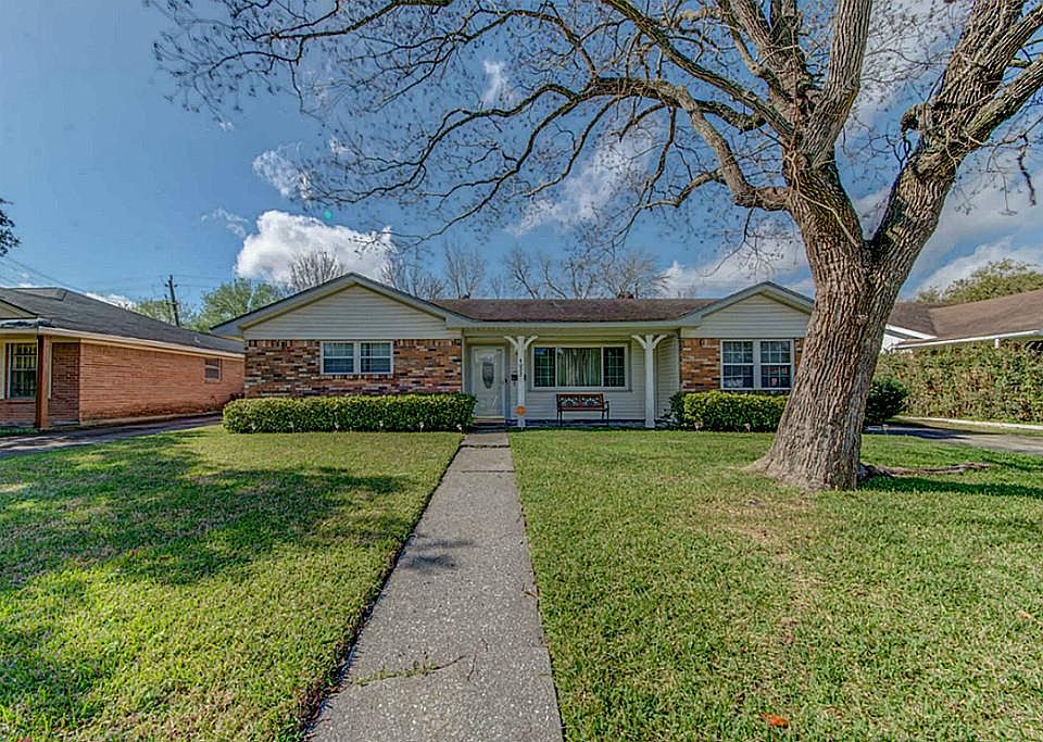 1st image of 4022 Parkcrest Dr