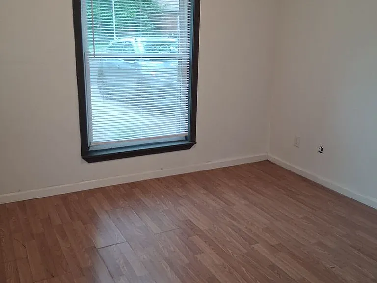 215-217 E Adobe St — Photo 5