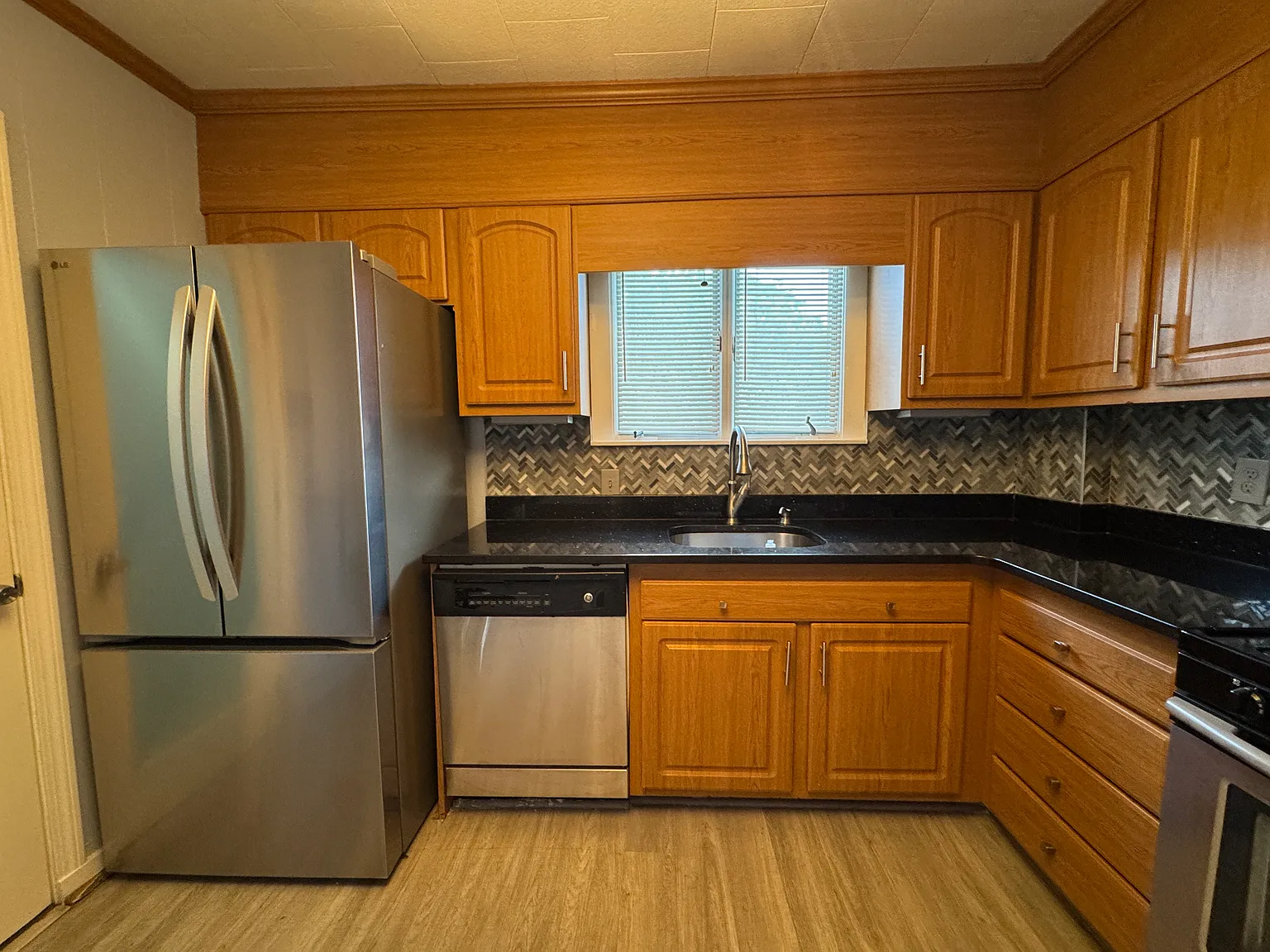 5 bed, 2000 sqft, $5,000 — Photo 3