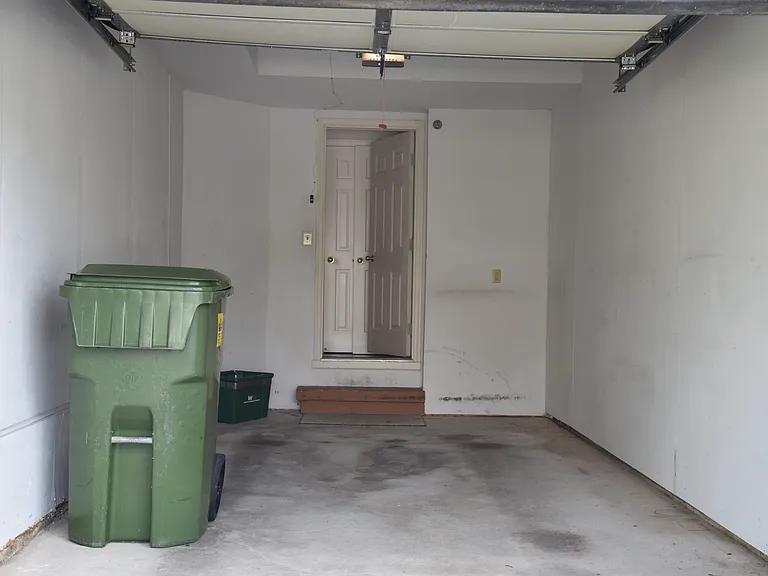 921 Bentley Ct — Photo 23