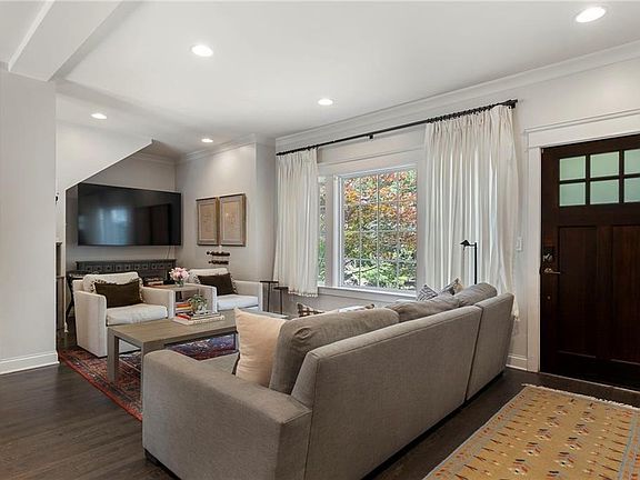 4th image of 1566 Steele Dr NW