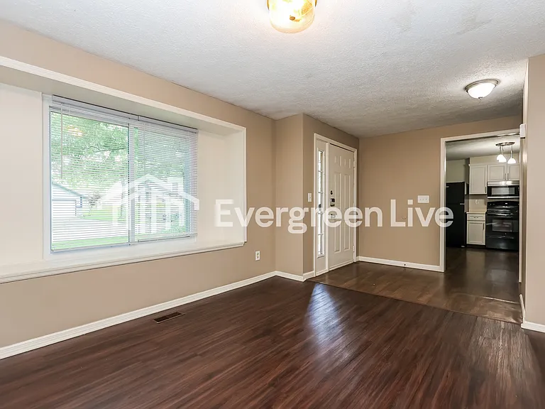 2925 Maureen Ct — Photo 8