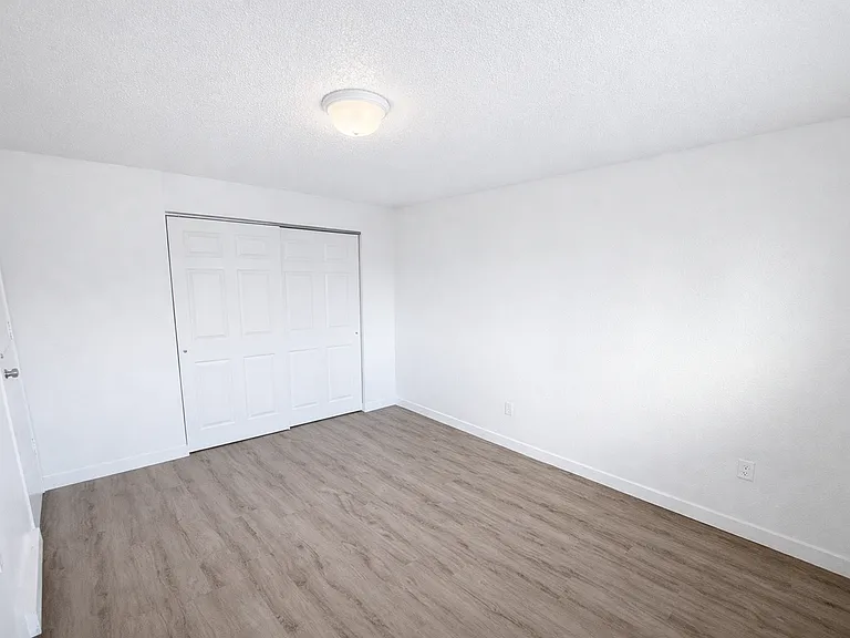 Meadowbrook Apartments — Photo 14
