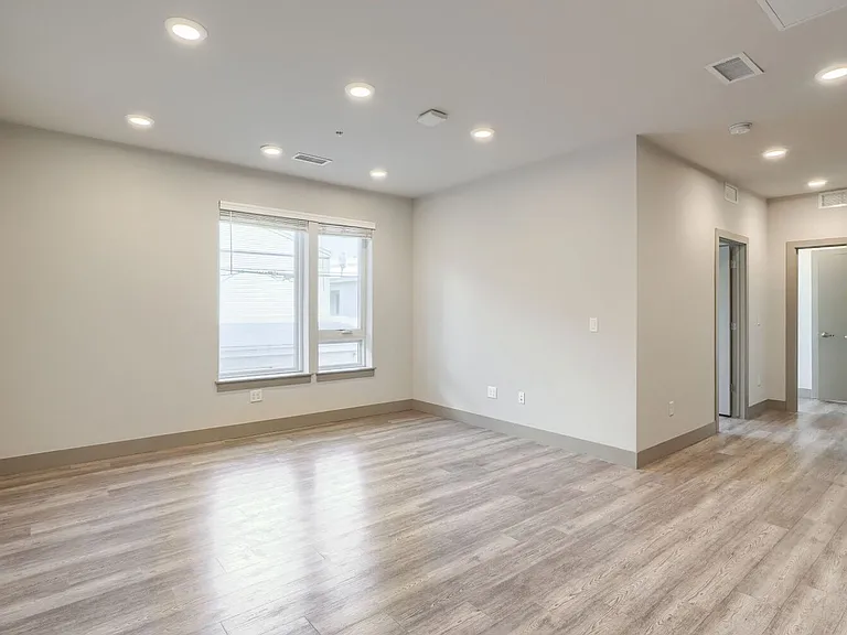 4923 King St — Photo 60