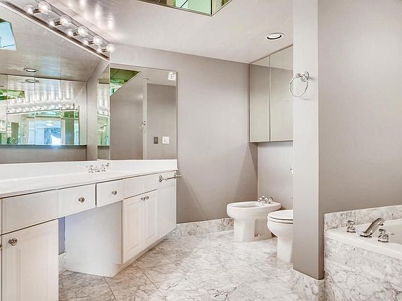 5th image of 3600 Yacht Club Dr APT 802