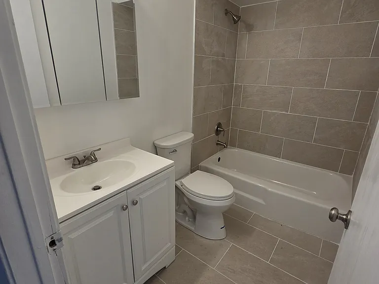 529 W Dempster St #2E — Photo 3