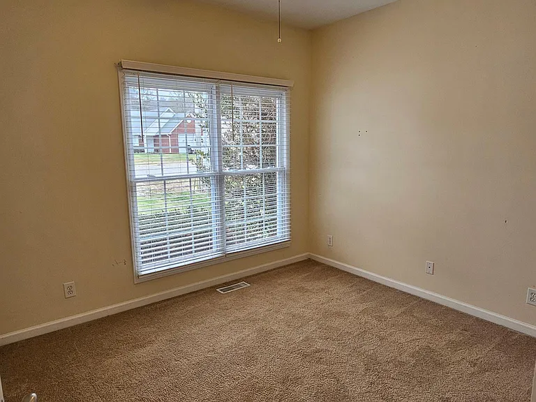 915 Nottingham Dr — Photo 18