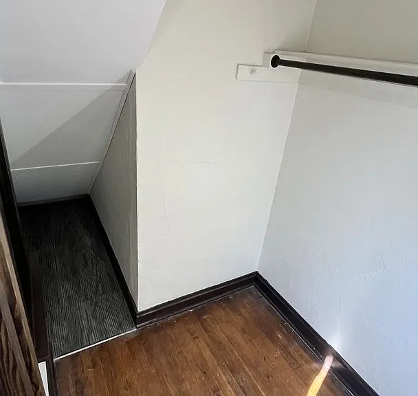 705 E 6th St — Photo 11
