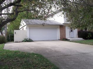 907 Westfield Dr, Champaign, IL