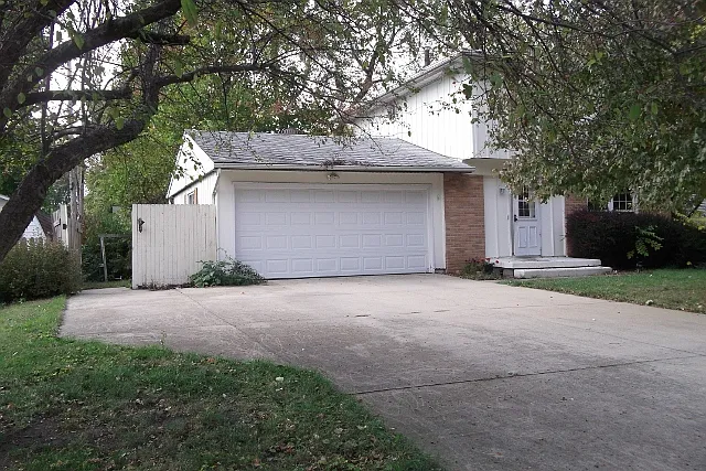 907 Westfield Dr photo 1