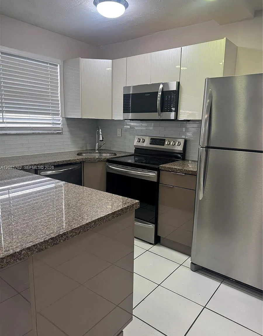 Moonraker Condo — Photo 2