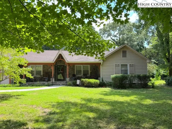 1306 NW 7th Street, Hickory, NC 28601