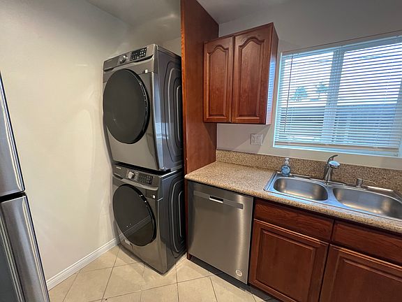 3rd image of 4325 W 135th St #C