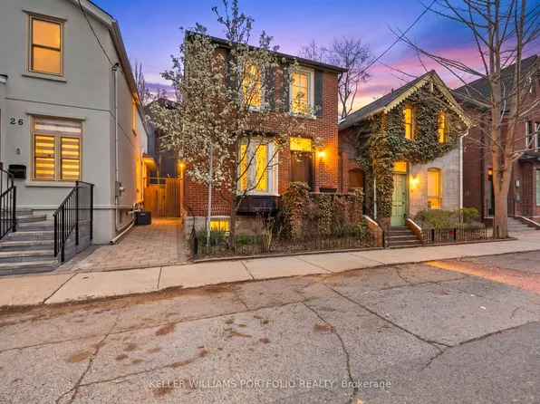 24 Bishop St, Toronto, ON M5R 1N2