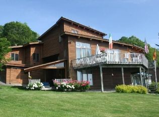522 Lakeside Dr, Mayfield, NY 12117