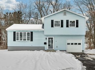 28 Crestone Rd, Albany, NY 12205