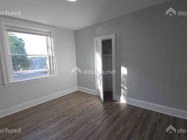 1006 Main St #6 — Photo 3