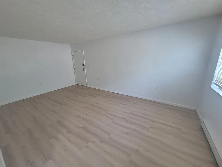 920 Highland Ave — Photo 2