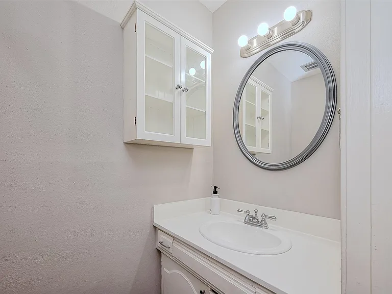 432 N Post Oak Ln — Photo 28