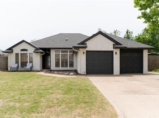 1125 Sennybridge Dr, Yukon, OK 73099