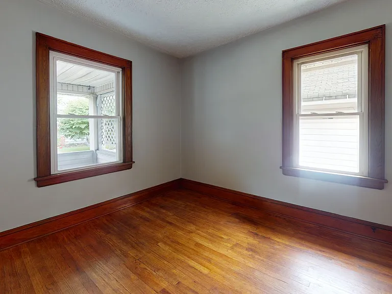 687 Merton Ave — Photo 6
