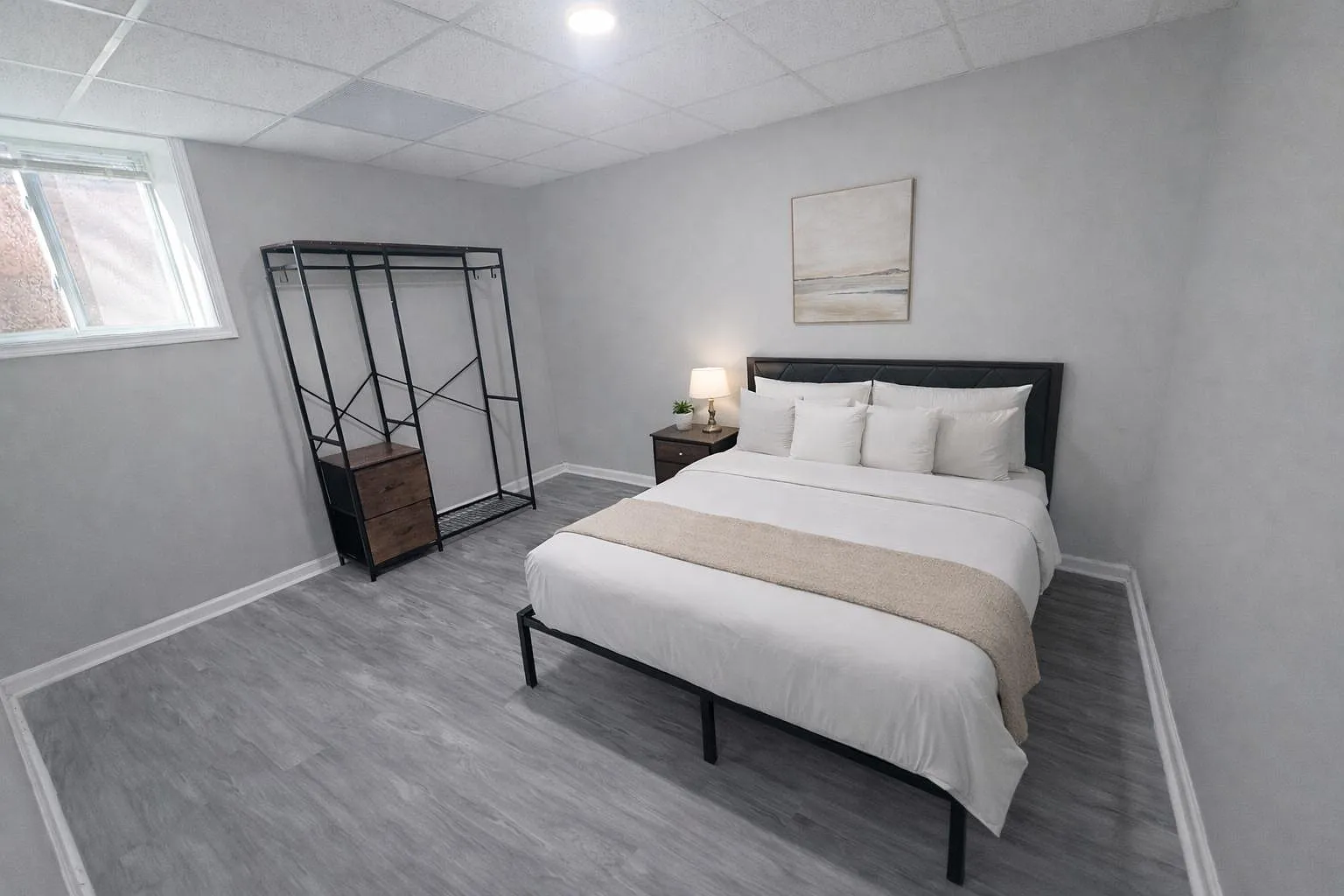 4 bed, 3.0 bath, 2200 sqft, $828 — Photo 1