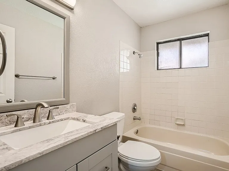 1411 Santa Margarita St #H — Photo 24