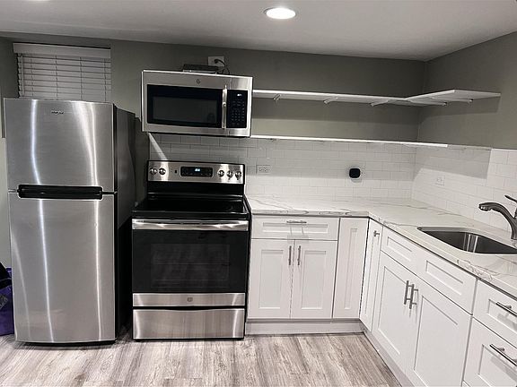 4th image of 2526 W Eastwood Ave #G