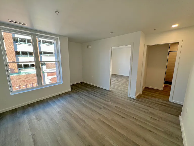 725 W Pratt St. — Photo 132