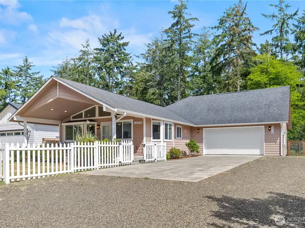 378 Eridani Loop SE, Ocean Shores, WA 98569