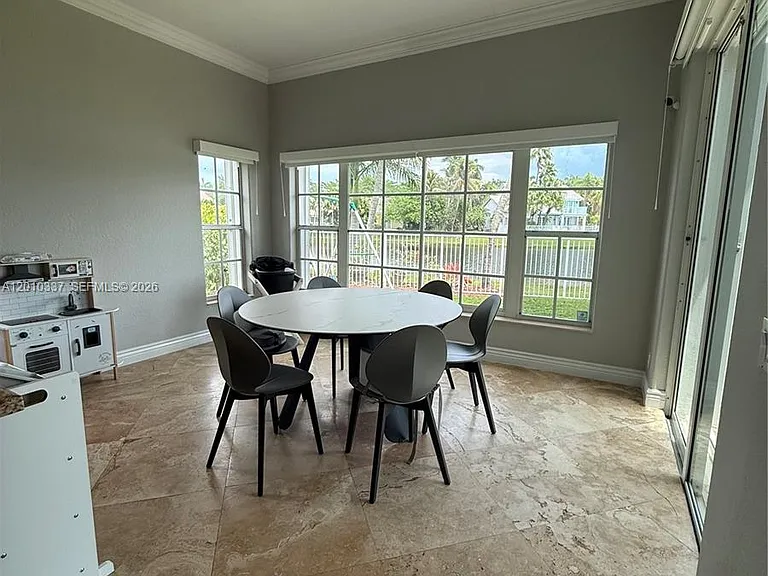 1070 Capistrano — Photo 12