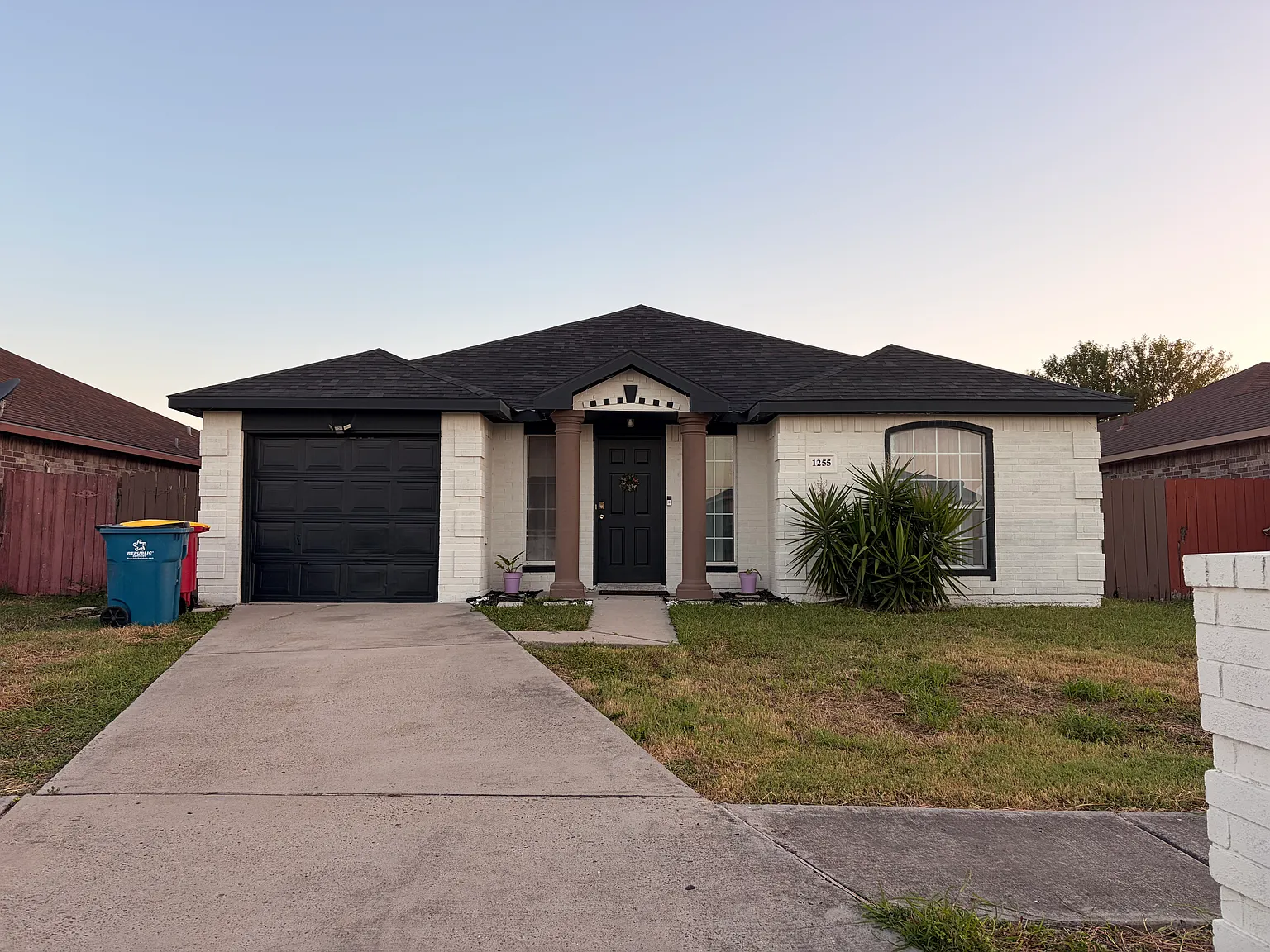 1255 Janet Ln — Photo 1