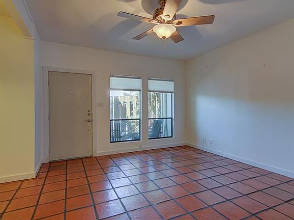 4th image of 1509 W 39th 1/2 St #103