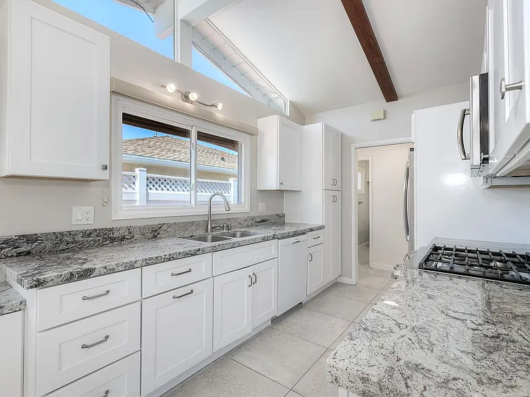 5681 Charter Ave — Photo 2