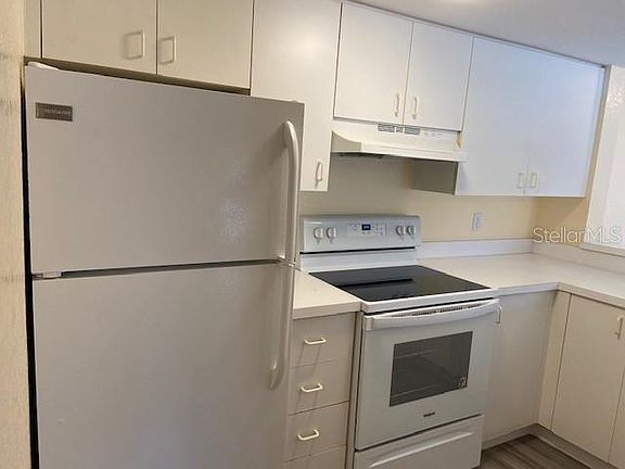 2nd image of 850 S Tamiami Trl APT 605