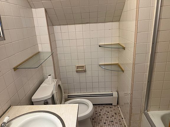 3rd image of 7 Hathorn St #3