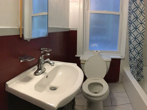 5th image of 407 S 43rd St APT 1