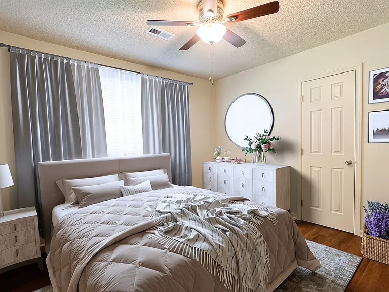 Country Club Apartments — Photo 27