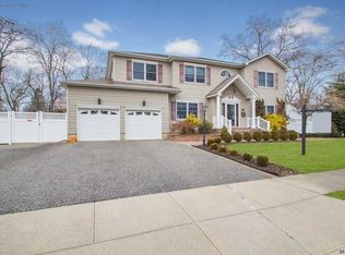 23 Baltimore Ave, Massapequa, NY 11758